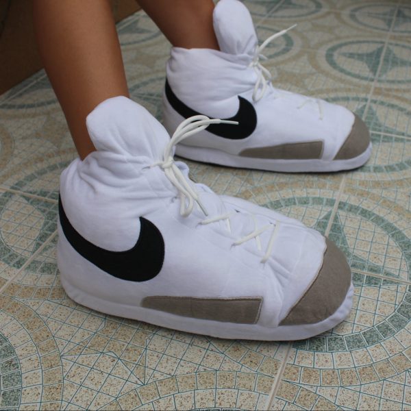 PANTUFLAS NIKE BLAZER MID 77